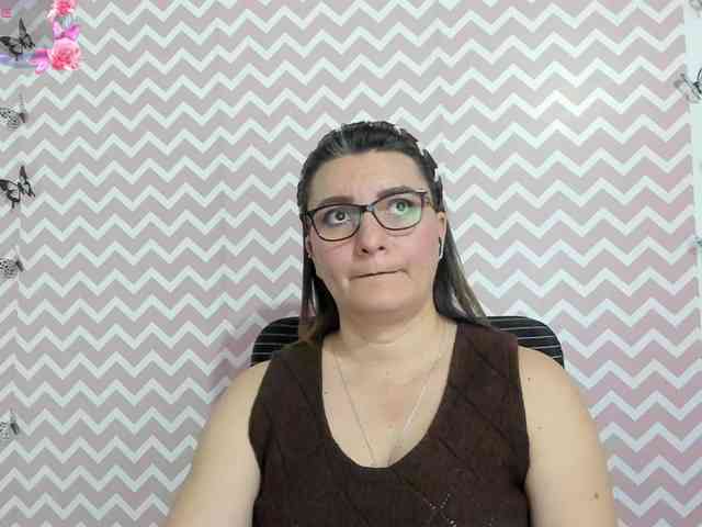 Amie-Adams82 webcam