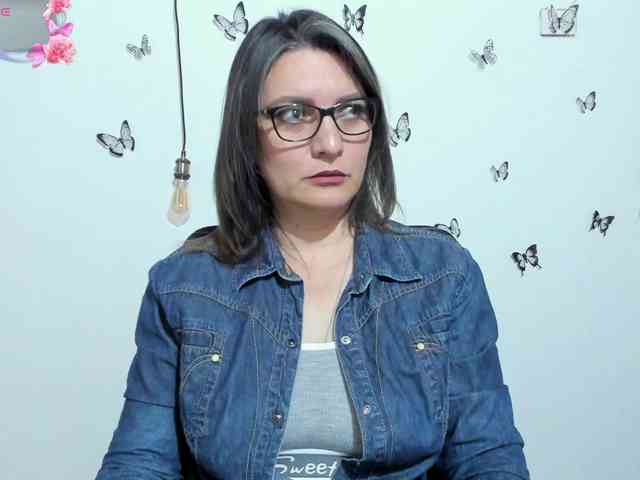 Amie-Adams82 webcam