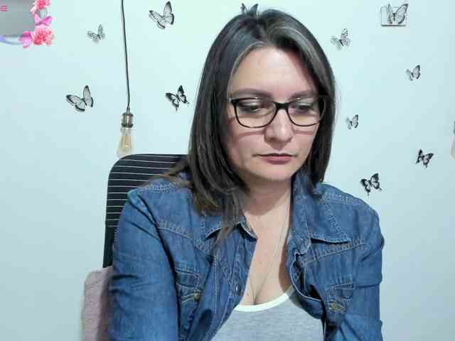 Amie-Adams82 webcam