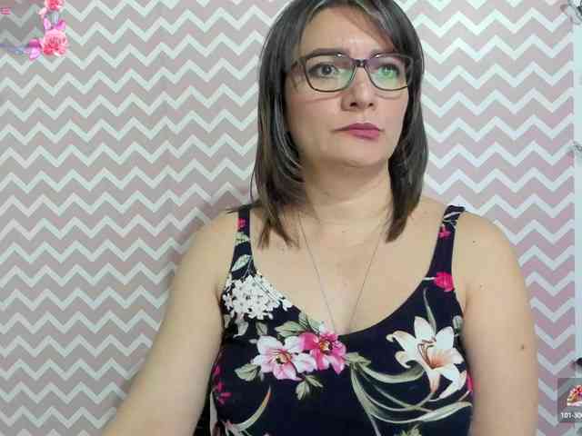 Amie-Adams82 webcam