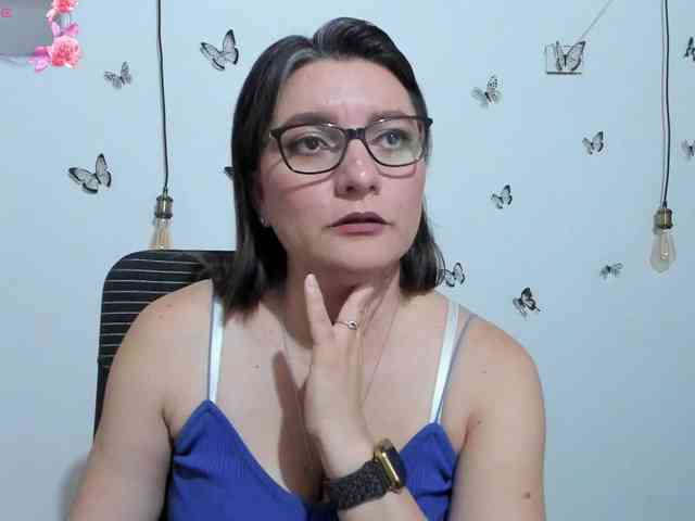 Amie-Adams82 Amie-Adams82