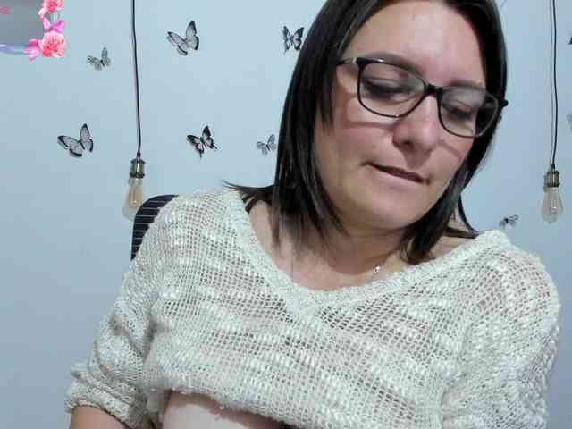 Amie-Adams82 webcam