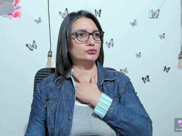 Amie-Adams82 webcam