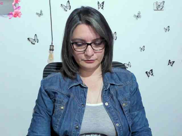 Amie-Adams82 webcam