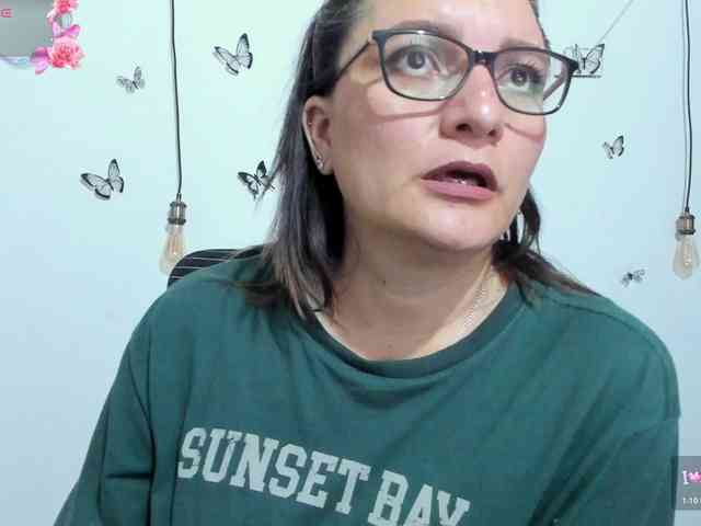 Amie-Adams82 webcam