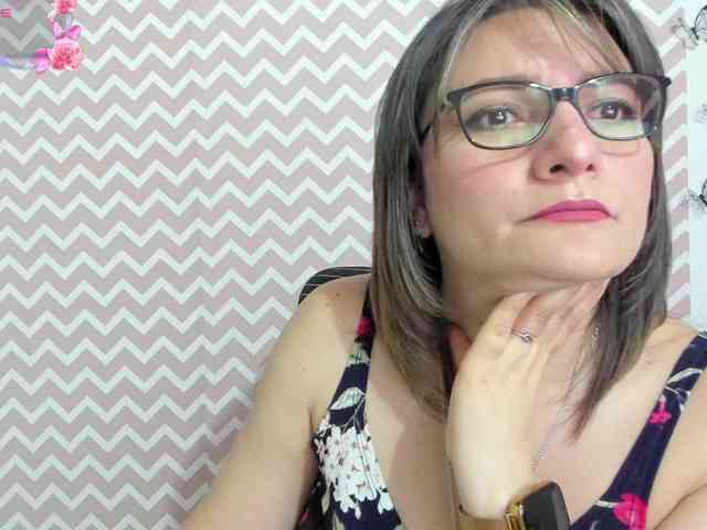 Amie-Adams82 webcam