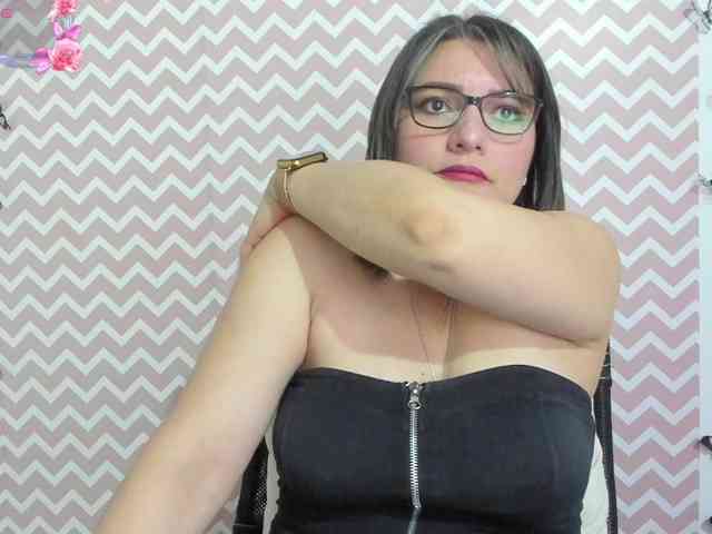 Amie-Adams82 webcam