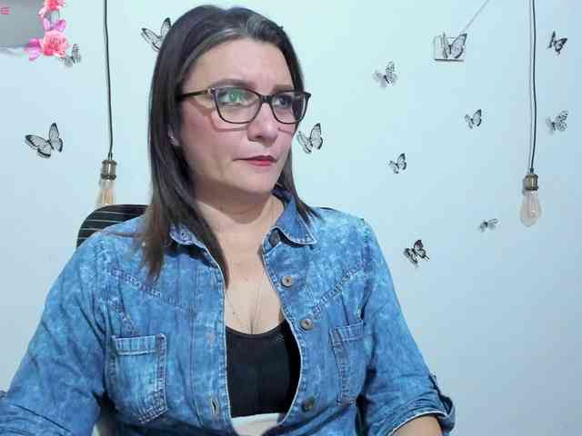 Amie-Adams82 webcam