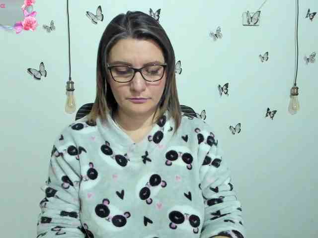 Amie-Adams82 webcam