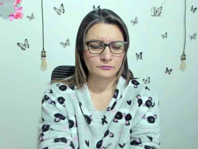 Amie-Adams82 webcam
