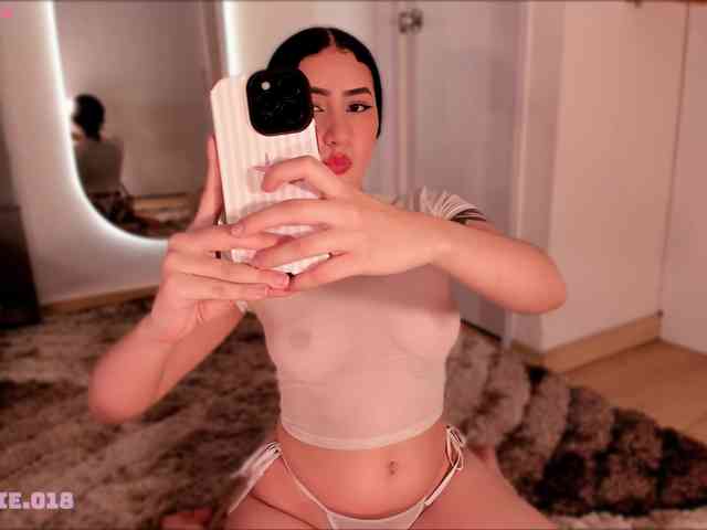 Lexie-red Live Webcam on BongaCams