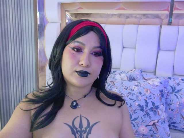 valkiriamoore's BongaCams show and profile