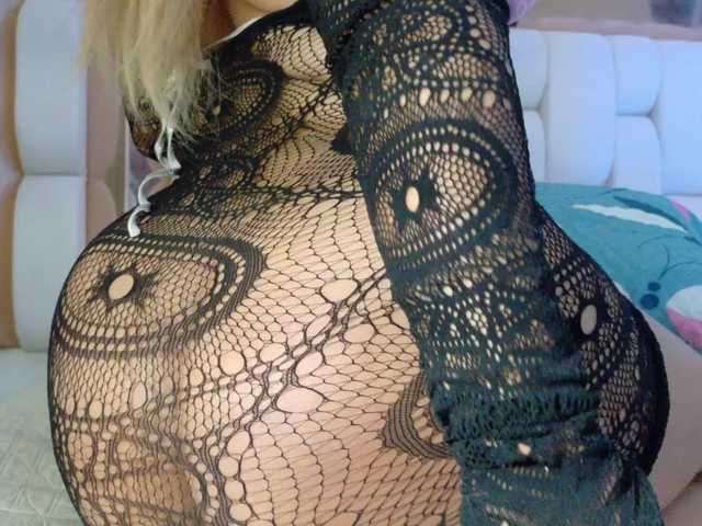 valkiriamoore's BongaCams show and profile