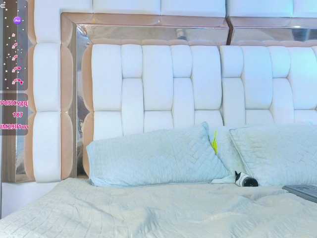 valkiriamoore's BongaCams show and profile