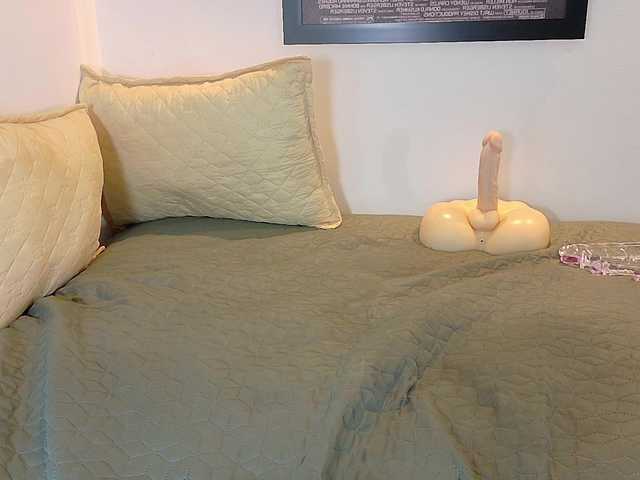 valkiriamoore's BongaCams show and profile