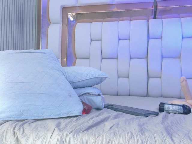 valkiriamoore's BongaCams show and profile