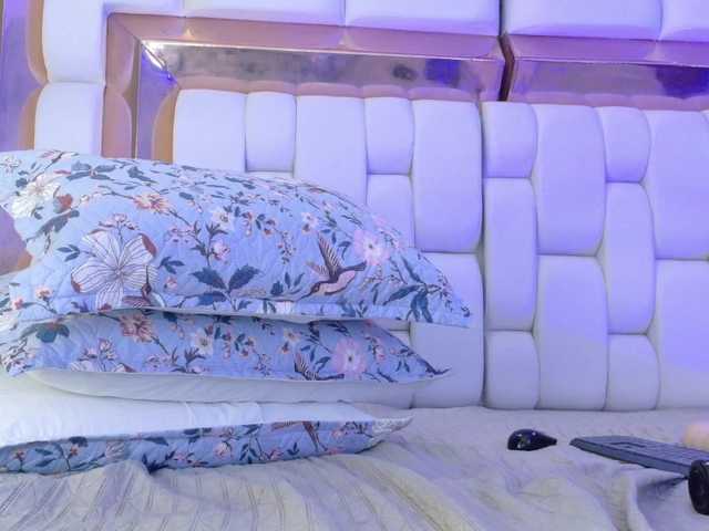 valkiriamoore's BongaCams show and profile