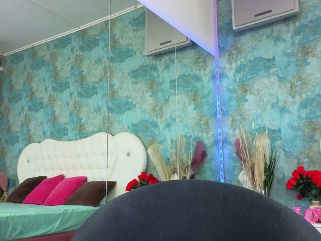 Admire cute camslut AngellBlackX AngellBlackX from BongaCams