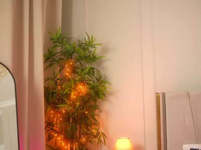 MiriamFoxx's BongaCams show and profile