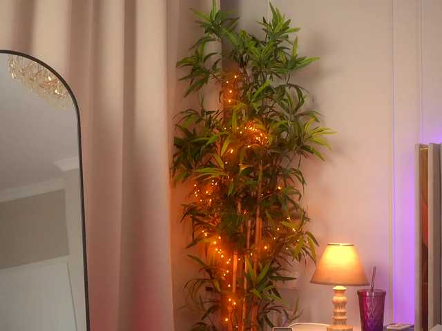 MiriamFoxx's BongaCams show and profile