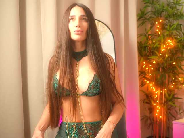 MiriamFoxx's BongaCams show and profile