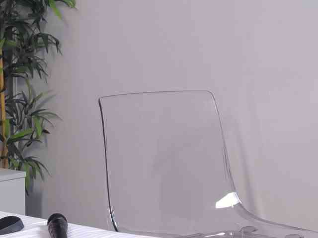 MiriamFoxx webcam