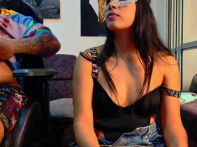 latin-couple77 webcam