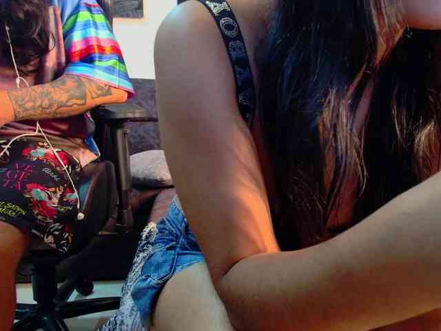 latin-couple77 webcam