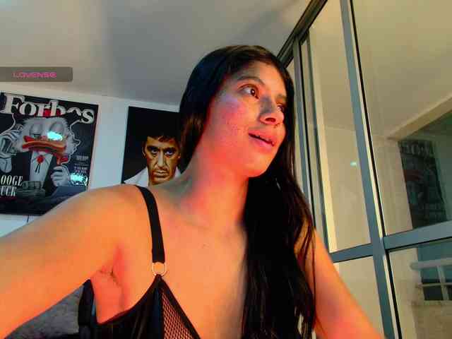 latin-couple77 webcam