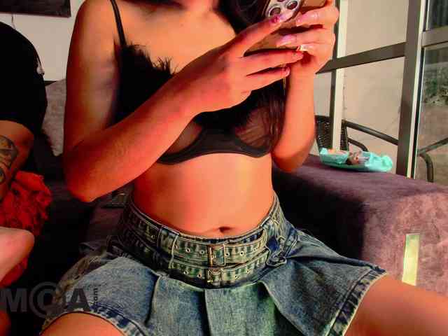 latin-couple77 webcam