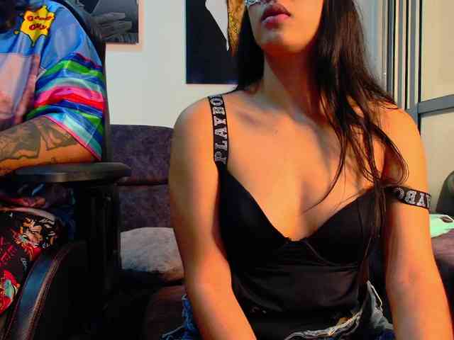 latin-couple77 webcam