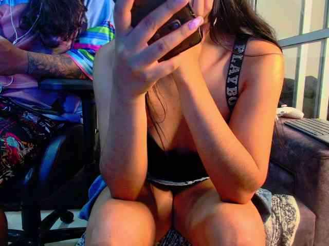 latin-couple77 webcam