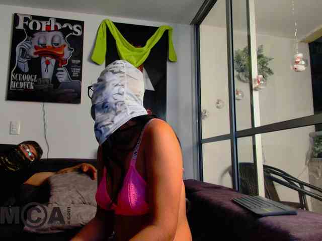 latin-couple77 webcam