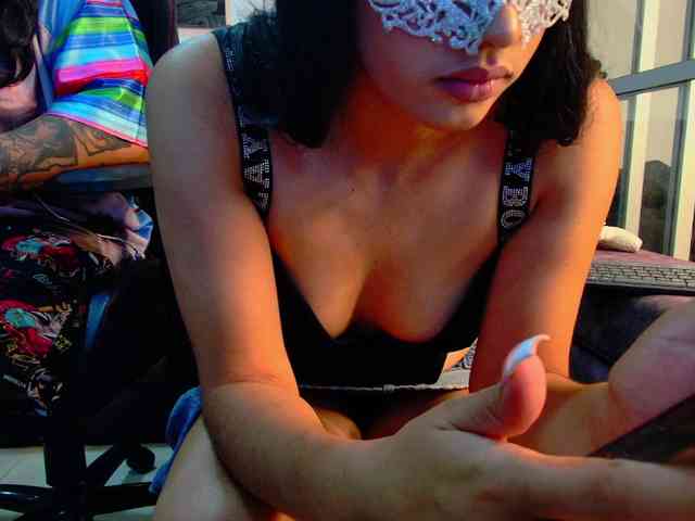 latin-couple77 webcam