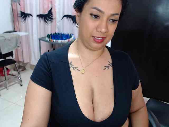 titsbiglovers webcam
