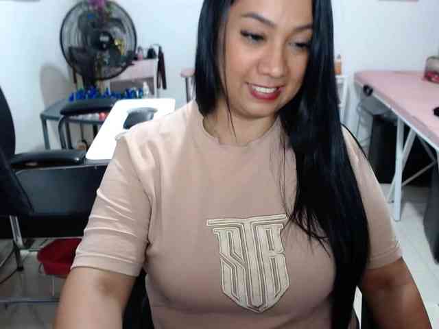 titsbiglovers Live Webcam on BongaCams