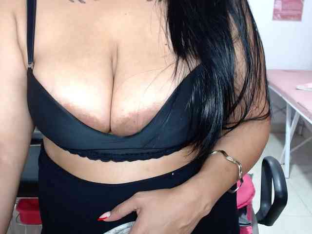 titsbiglovers webcam