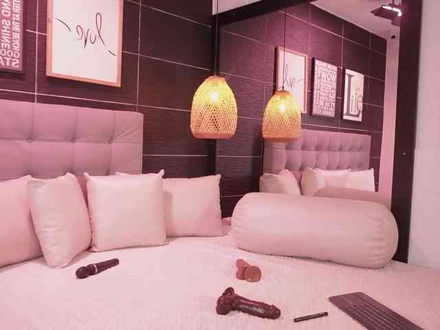 BellaLatina Live Webcam on BongaCams