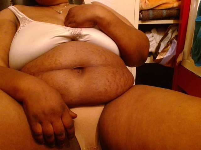 Sexiemama's BongaCams show and profile