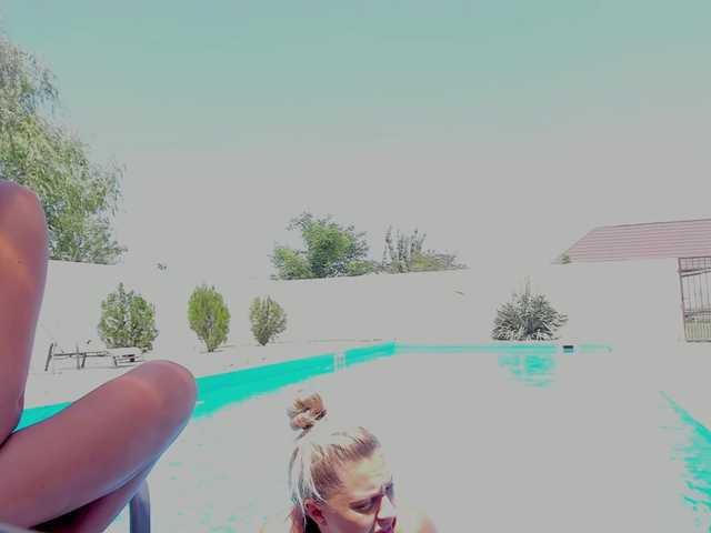 Sex chat gratuit in direct cu CarlaStaceeFun pe BongaCams