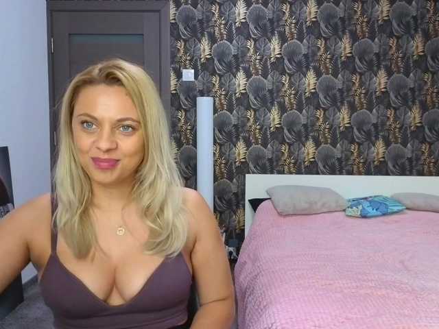  CarlaStaceeFun chat room