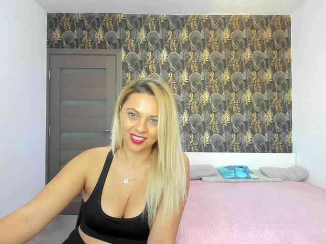 CarlaStaceeFun webcam