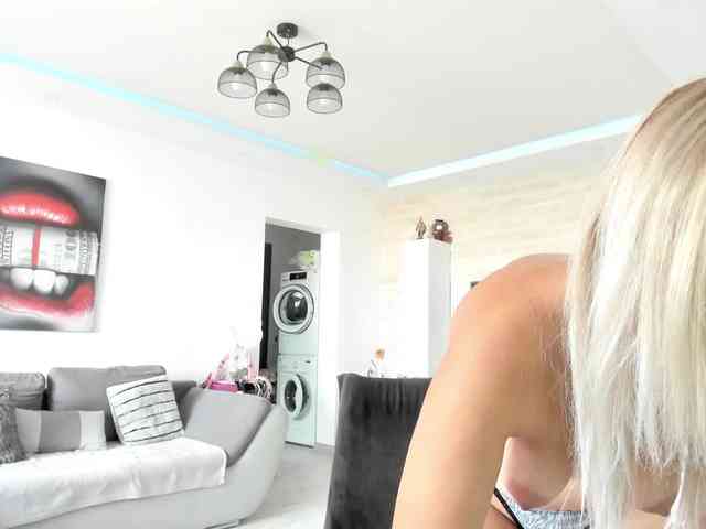 CarlaStaceeFun webcam