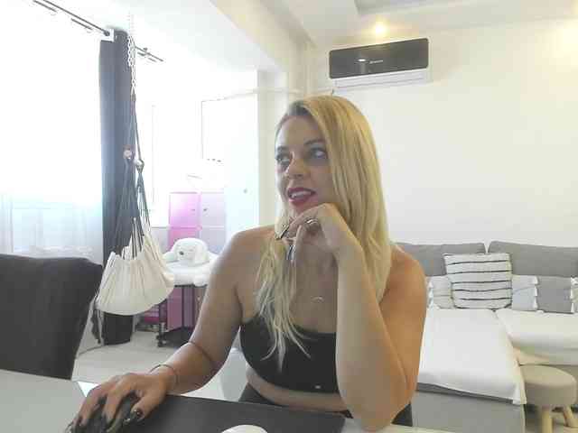 CarlaStaceeFun webcam