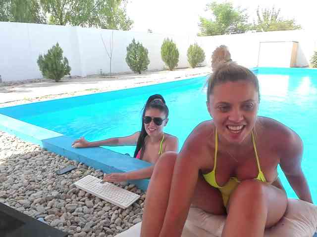 CarlaStaceeFun webcam