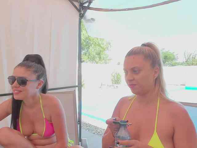 CarlaStaceeFun webcam