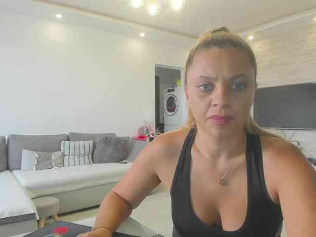 CarlaStaceeFun webcam