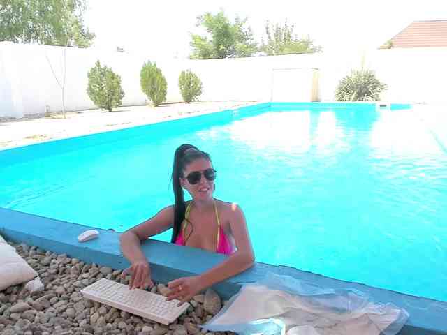 CarlaStaceeFun webcam