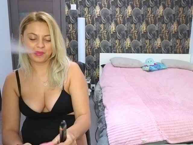 CarlaStaceeFun webcam