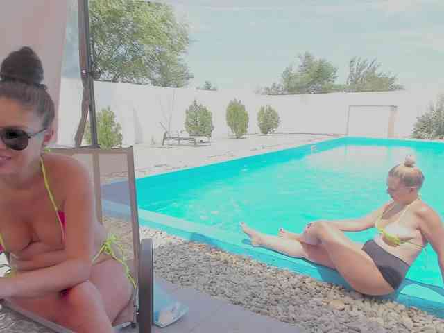 CarlaStaceeFun webcam